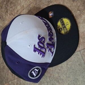 New. New Era Los Angeles Lakers 59Fifty Fitted Hat. Size 7 3/8.